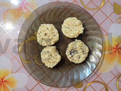 Patingėlių varškės-bananų keksiukas mikrobangų krosnelėje pagrindine nuotrauka