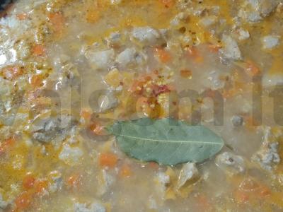 Troškinta kiauliena su morkomis, svogūnais, pievagrybiais ir rukola Žingsnis 6