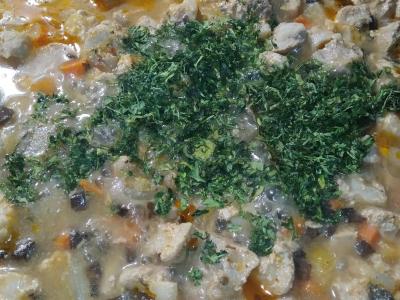 Troškinta kiauliena su morkomis, svogūnais, pievagrybiais ir rukola Žingsnis 8