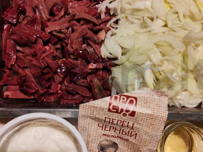 Kiaulienos kepenys grietinėlės padaže Žingsnis 1