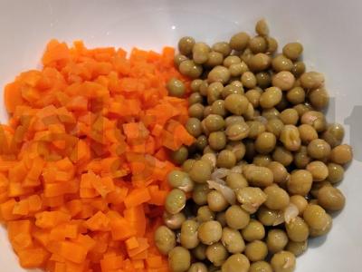 Vegetariška raudonosios lęšio ir žaliųjų žirnelių salotos Žingsnis 1