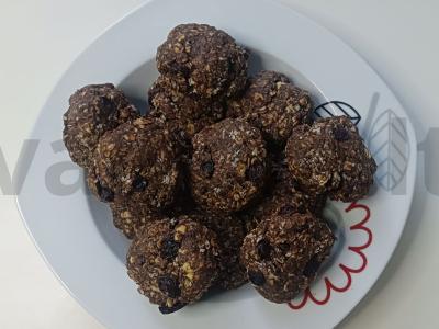 Šokoladiniai avižiniai sausainiai pagrindine nuotrauka