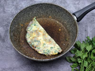 Omletas ryžių popieriuje su grybais ir sūriu Žingsnis 4
