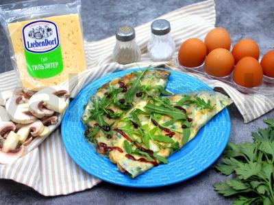 Omletas ryžių popieriuje su grybais ir sūriu pagrindine nuotrauka