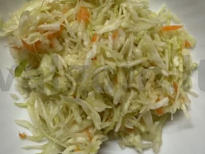 Salotos su kopūstais ir raudonuoju svogūnu Žingsnis 1