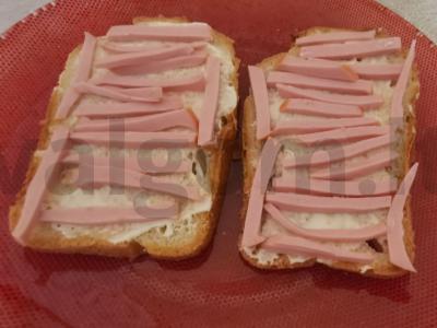 Karšti sumuštiniai su virta dešra Žingsnis 4