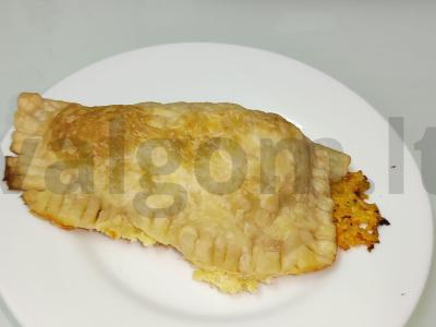 Sluoksniuota bandelė su sūriu pagrindine nuotrauka