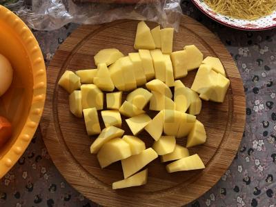 Sriuba su dešrelėmis Žingsnis 1