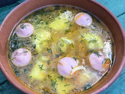 Sriuba su dešrelėmis pagrindine nuotrauka