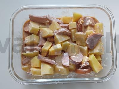 Keptas bulvės su dešrelėmis aštriame pomidorų padaže Žingsnis 4