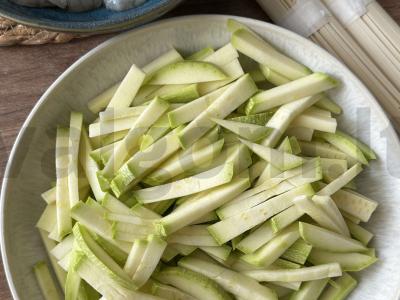 Udon su krevetėmis Tom Yum padaže Žingsnis 1