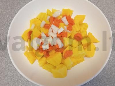 Kepinys su kiauliena ir grietine puoduose Žingsnis 3