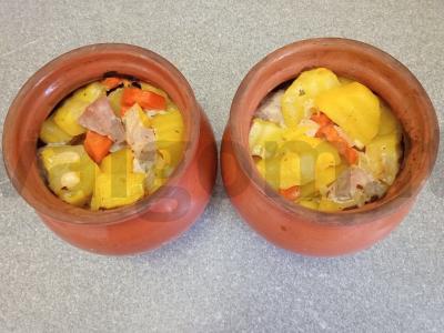 Kepinys su kiauliena ir grietine puoduose Žingsnis 11