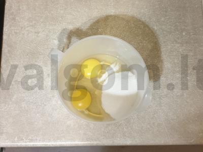 Pyragas su šviežiais apelsinais Žingsnis 1