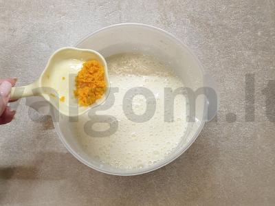 Pyragas su šviežiais apelsinais Žingsnis 2