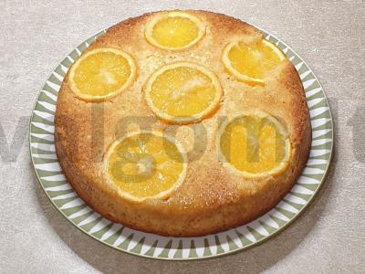 Pyragas su šviežiais apelsinais pagrindine nuotrauka
