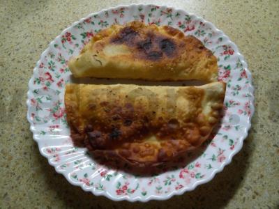 Čeburekai su mėsa ir žolelėmis „Greitas traukinys“ pagrindine nuotrauka