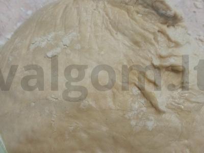 Namų pica su rūkytomis dešromis ir džiovintais pomidorais Žingsnis 3