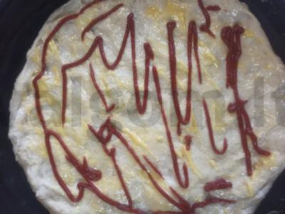 Namų pica su rūkytomis dešromis ir džiovintais pomidorais Žingsnis 5