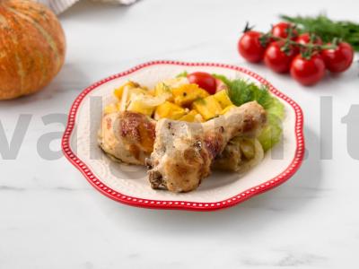 Vištiena su bulvėmis ir moliūgu orkaitėje pagrindine nuotrauka