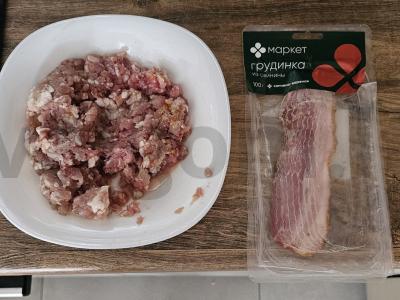 Sultingi kotletai su šonine Žingsnis 1