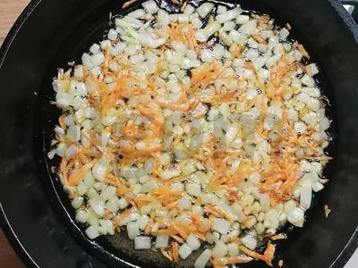 Sultingas sultinys su medžiotojų dešrelėmis Žingsnis 2