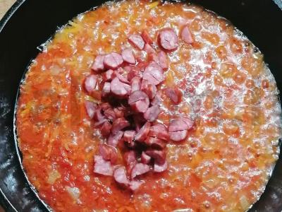 Sultingas sultinys su medžiotojų dešrelėmis Žingsnis 4