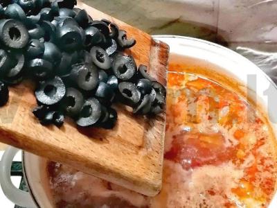 Sultingas sultinys su medžiotojų dešrelėmis Žingsnis 6