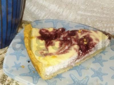 Varškės pyragas su uogiene pagrindine nuotrauka