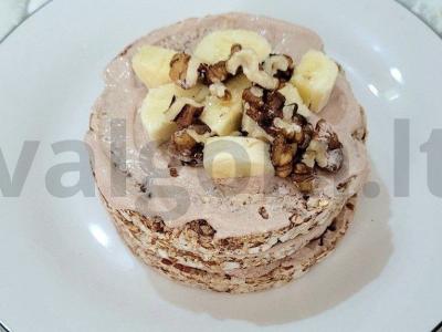 Patingėlių pyragas su bananais ir graikiniais riešutais pagrindine nuotrauka