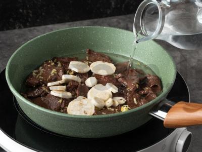 Jautiena grietinėlės padaže Žingsnis 3