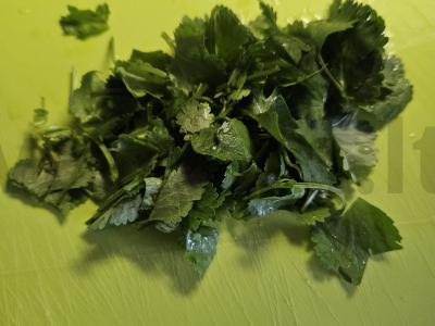 Troškinta vištiena su pomidorais, kalendra ir česnaku lėtoje viryklėje Žingsnis 2