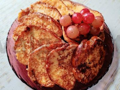 Rudais ir švelnus skrudintas duonas su išgarintu pienu pagrindine nuotrauka