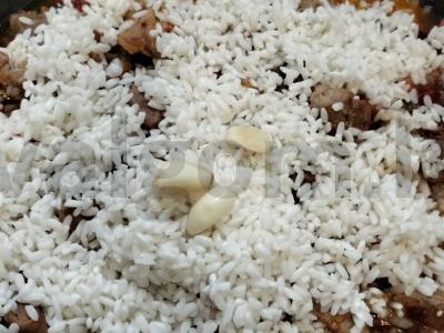 Kumpio ir daržovių plovas Žingsnis 8