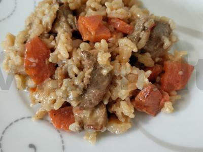 Kumpio ir daržovių plovas pagrindine nuotrauka