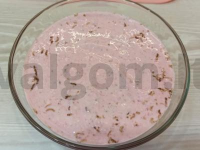 Varškės masė su braškėmis ir šokoladu pagrindine nuotrauka