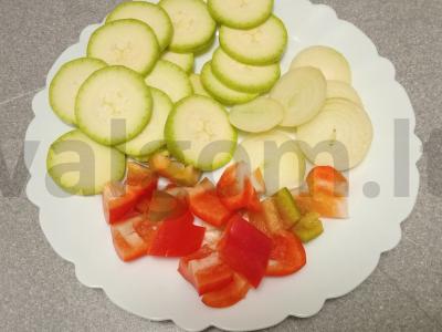 Orkaitėje kepti vištienos krūtinėlės šašlykai, marinuoti padaže Žingsnis 4