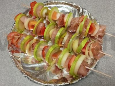 Orkaitėje kepti vištienos krūtinėlės šašlykai, marinuoti padaže Žingsnis 6