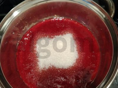 „Raudonas tortas“ su braškėmis Žingsnis 4