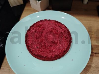 „Raudonas tortas“ su braškėmis Žingsnis 5
