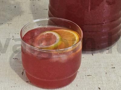 Gaivus limonadas su laimu, citrina ir avietėmis pagrindine nuotrauka