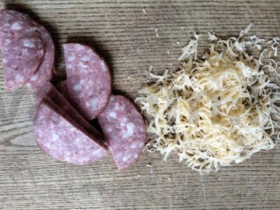 Naudingas omletas su avižiniais dribsniais, dešra ir sūriu Žingsnis 4