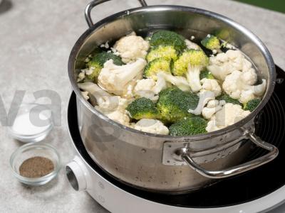 Brokoliai su žiedine kopūstu orkaitėje Žingsnis 1