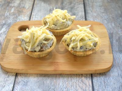 Juliens su vištiena ir grybais tartaletėse Žingsnis 7