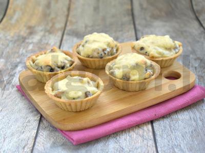 Juliens su vištiena ir grybais tartaletėse pagrindine nuotrauka