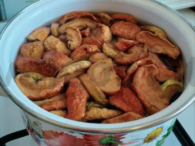 Kompotas iš džiovintų vaisių be cukraus Žingsnis 2