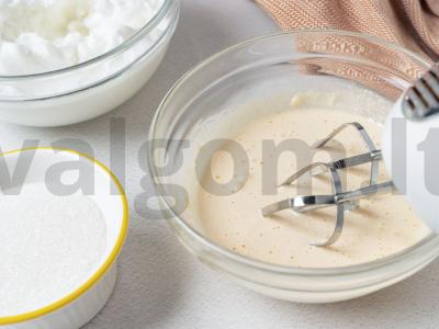 Biskvitiniai mini-rulėliai Žingsnis 2