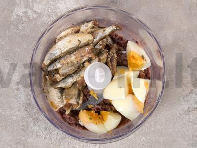 Pyragas su šprotų ir pupelių Žingsnis 5