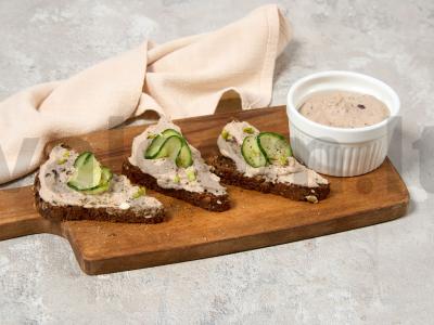 Pyragas su šprotų ir pupelių pagrindine nuotrauka