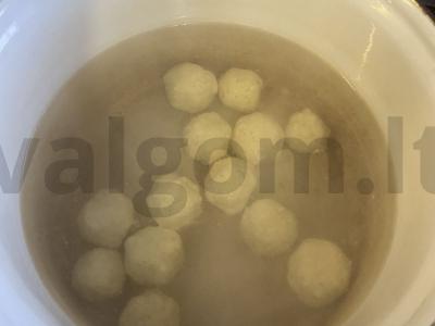 Virti varškės kamuoliukai su sūrio įdaru Žingsnis 4